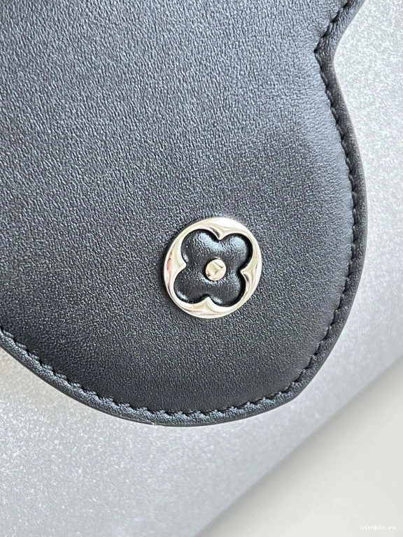 WIS LOUIS BB CAPUCINES VUITTON 0227